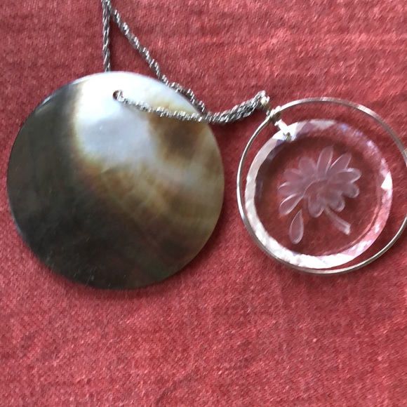 He Loves me cut Crystal necklace with shell - Picture 3 of 5